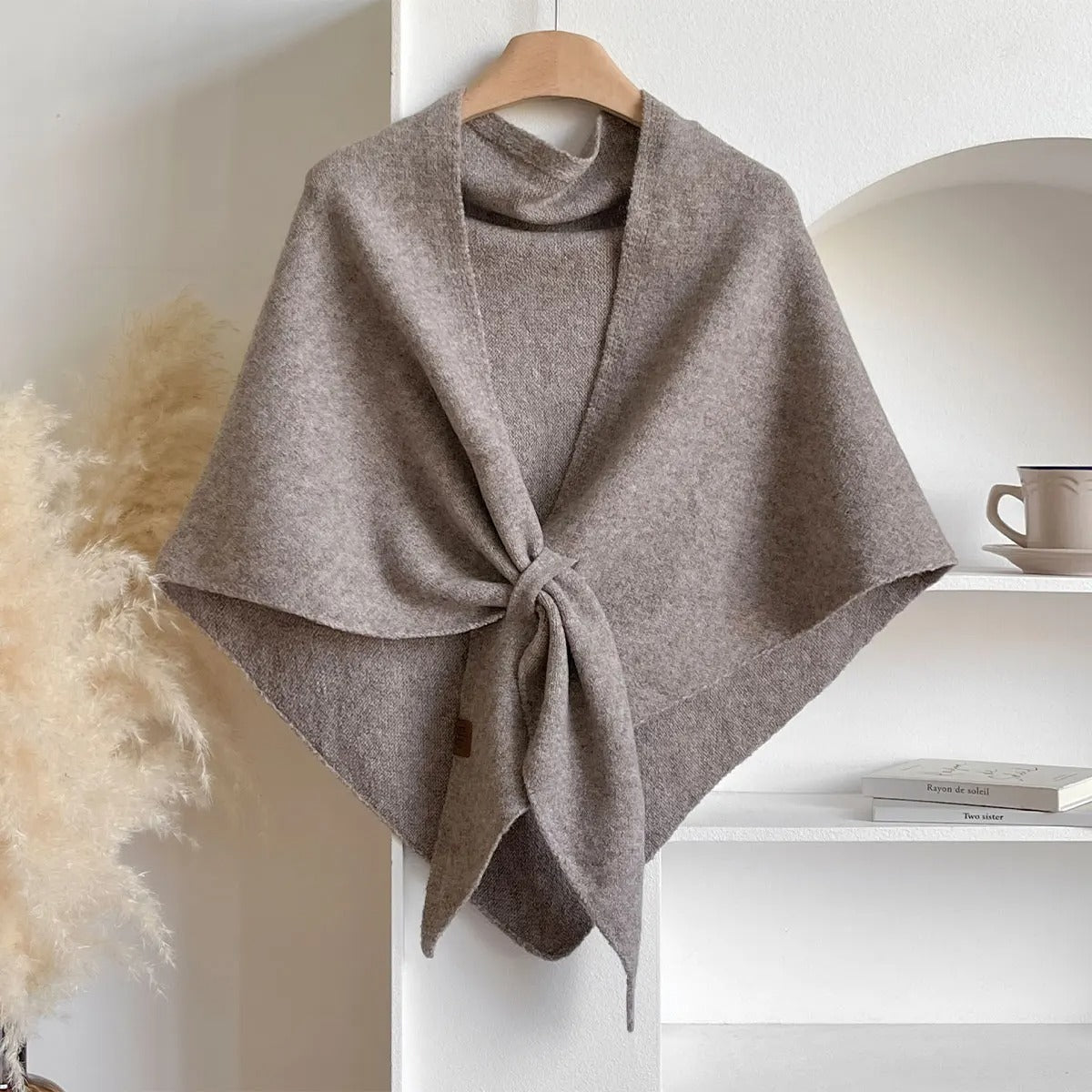 Aurora™ – Mekani i Elegantni Jesenski Cape